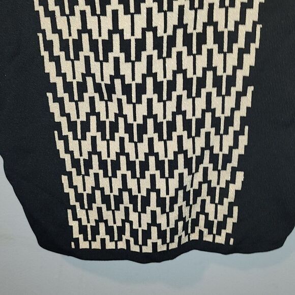 XOXO SKIRT  - Picture 2 of 4